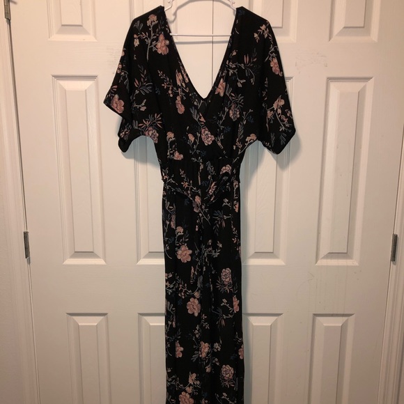 Rue21 Shortsleeved Romper - Picture 2 of 6